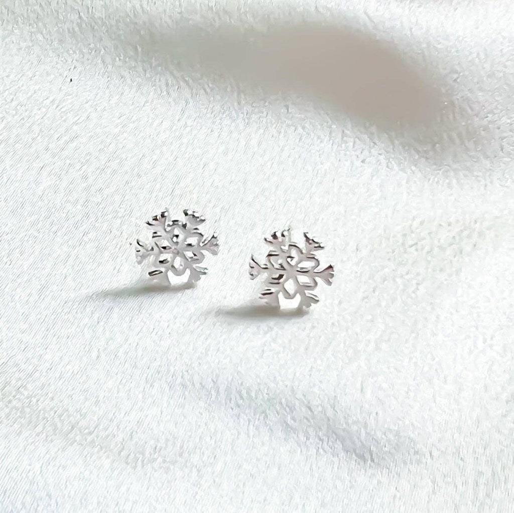 Mini Snowflake Stud