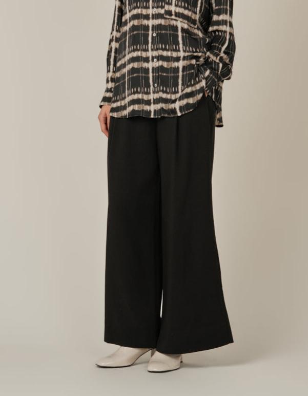 Malin Pants in Black