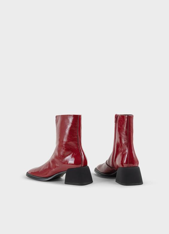 Ansie Boots in Dark Red