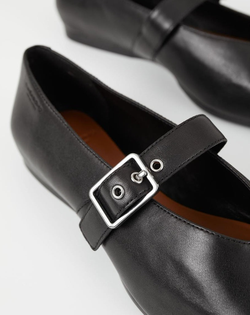 Wioletta Flats in Black