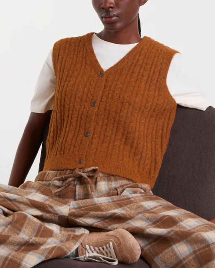 Cable knit Vest in Brown