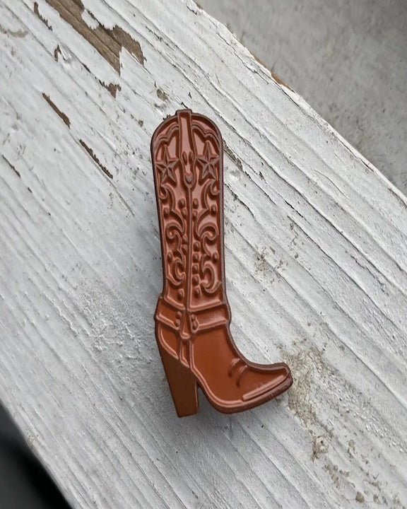 Boots Pin