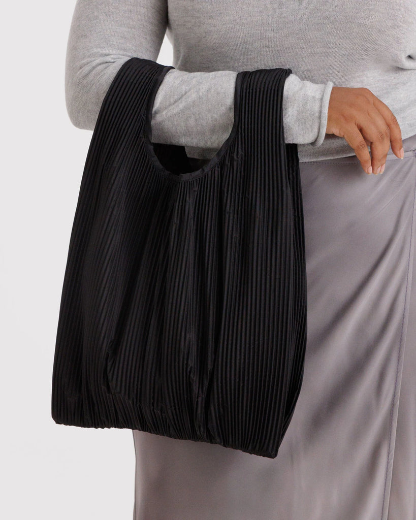 Pleated Baggu in Black
