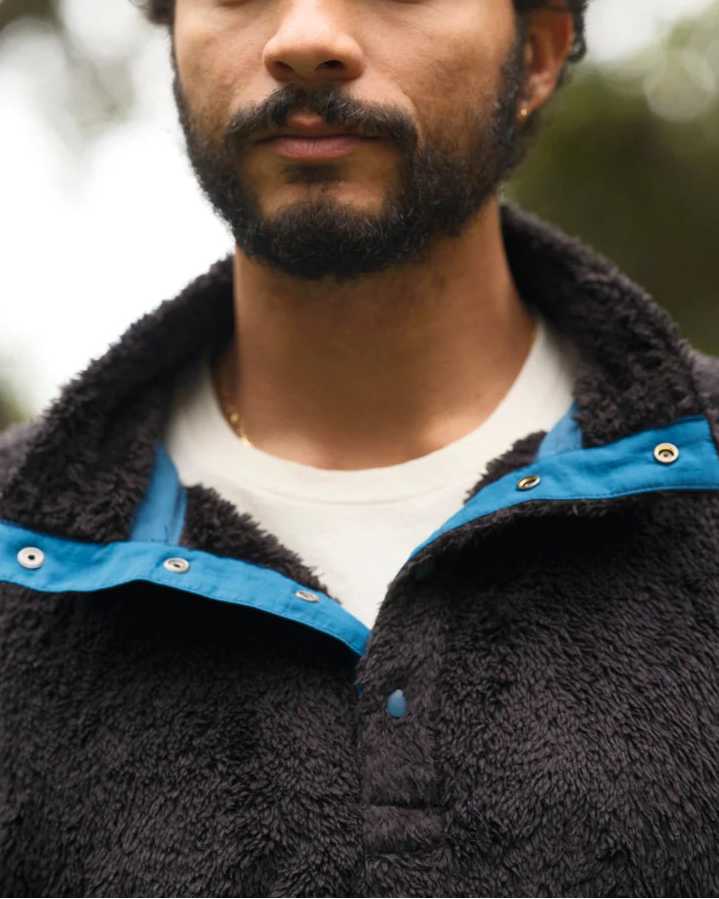 Shaggy Pullover in Black