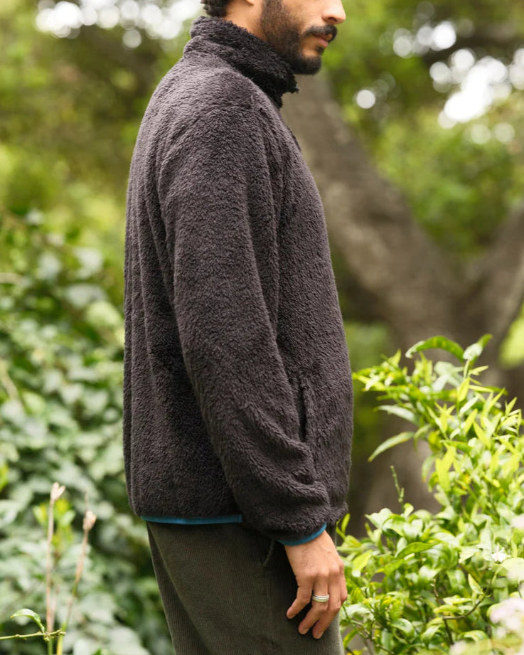 Shaggy Pullover in Black
